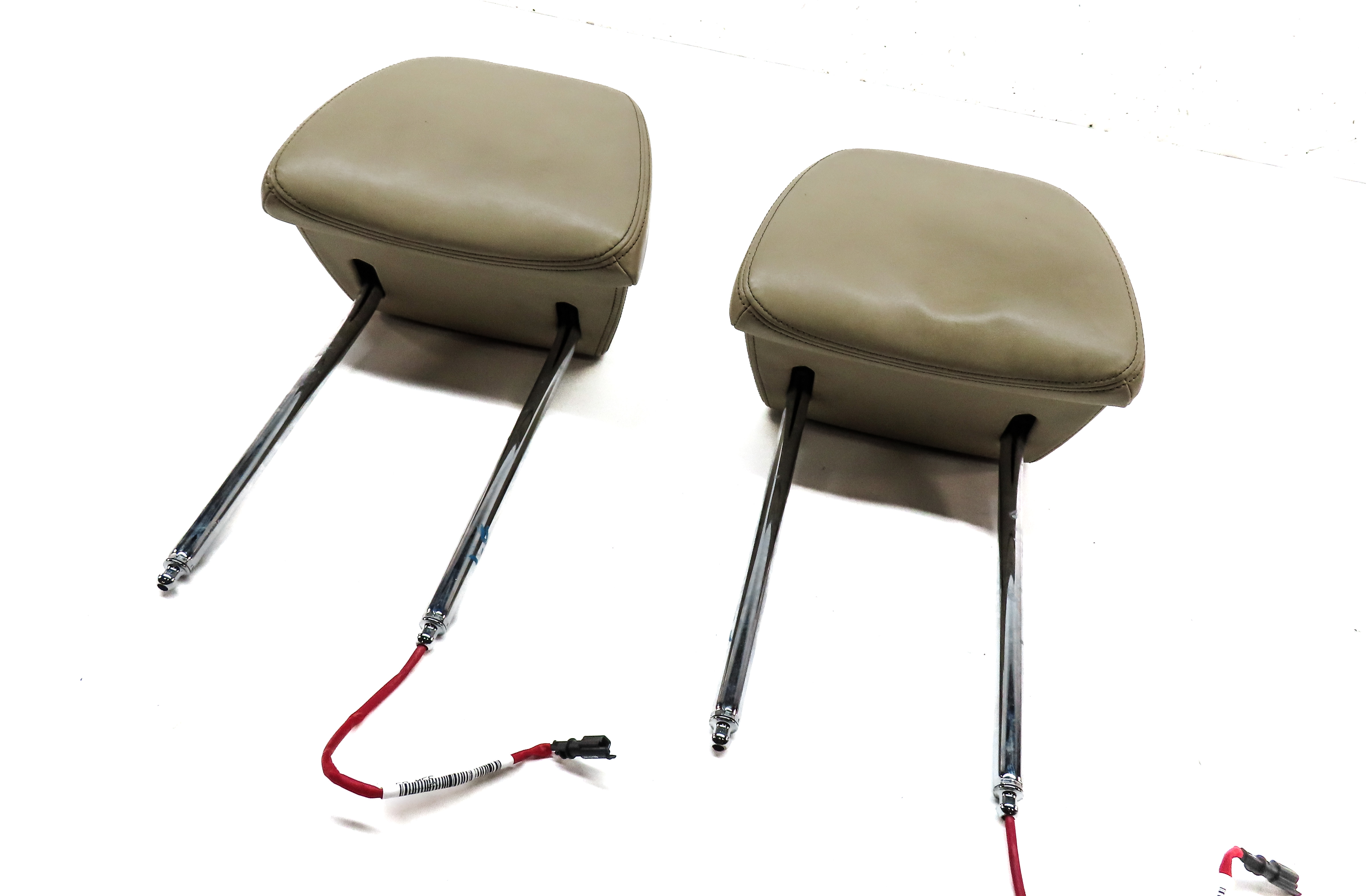 16-22 BMW 7 SERIES (G11) FRONT LEFT & RIGHT COMFORT ACTIVE SEAT HEADREST (Beige) — exact item pictured